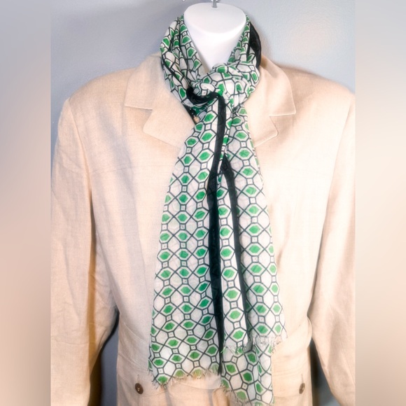 Green White Geometric Scarf Lightweight Black Trim Modern Print 70x25 - Picture 3 of 5